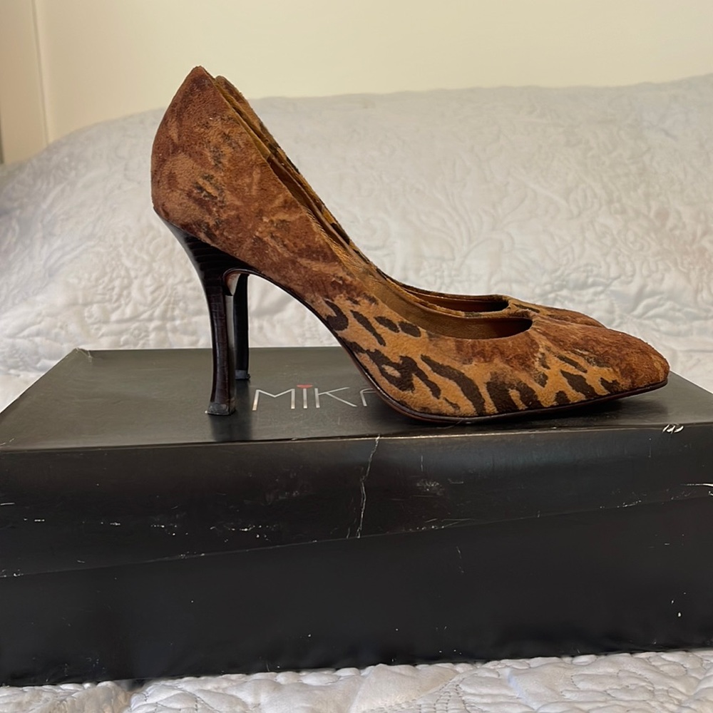 Mikala animal print heels, size 6.